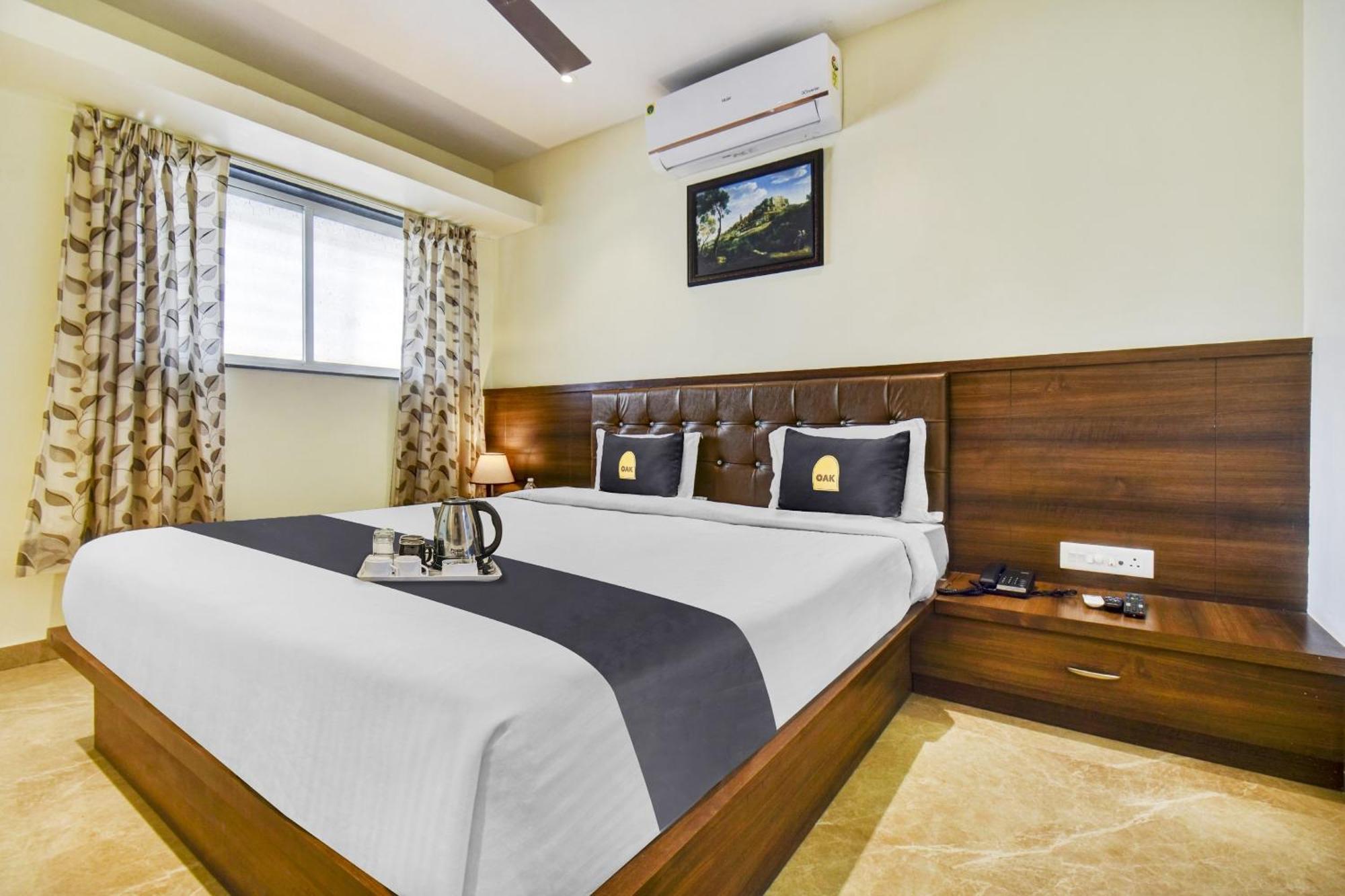 Townhouse Oak Hotel Chaitanya Executive Near Fun Time Multiplex Púna Kültér fotó